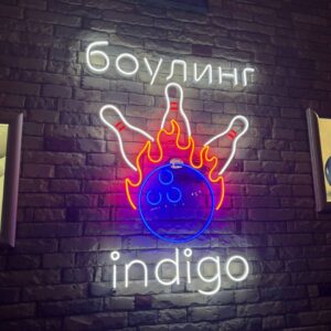 Неоновая вывеска боулинг